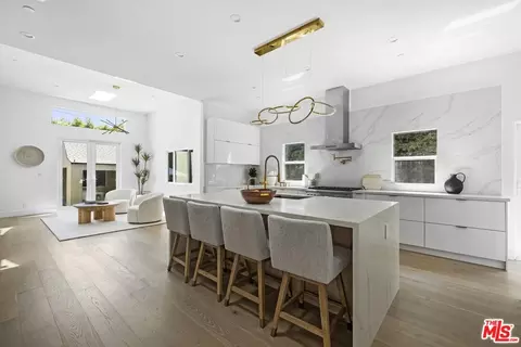 2340 Midvale Ave, Los Angeles, CA 90064