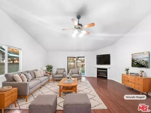 44904 Fenhold St, Lancaster, CA 93535 photo 2
