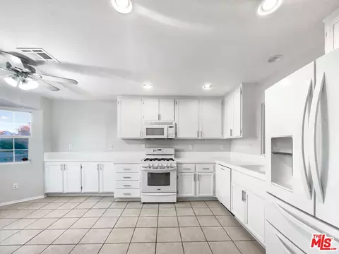 44904 Fenhold St, Lancaster, CA 93535 photo 6