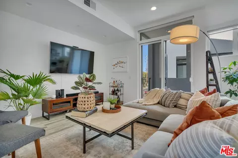 3301 Aria Ln, Los Angeles, CA 90034