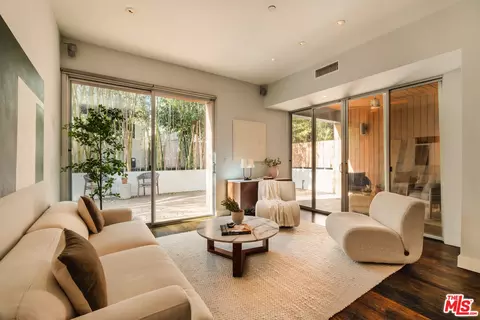855 N Croft Ave #104, Los Angeles, CA 90069