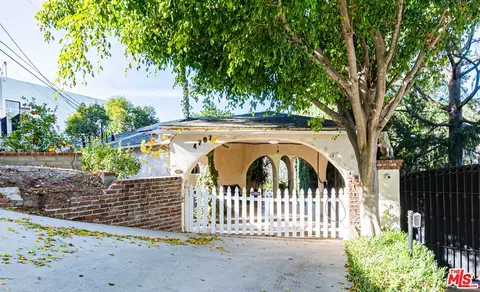 4707 Bedel St, Woodland Hills, CA 91364