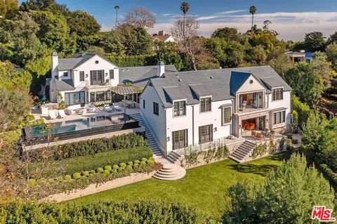 141 N Bentley Ave, Los Angeles, CA 90049