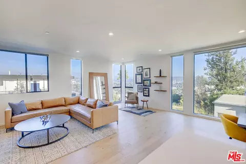 2902 Hemingway Dr, Los Angeles, CA 90039