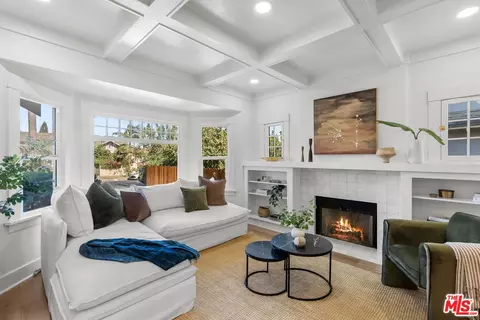950 W 46th St, Los Angeles, CA 90037