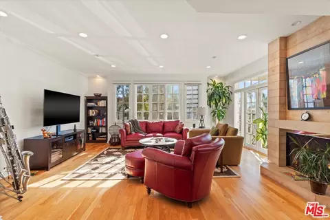 421 California Ave #102, Santa Monica, CA 90403