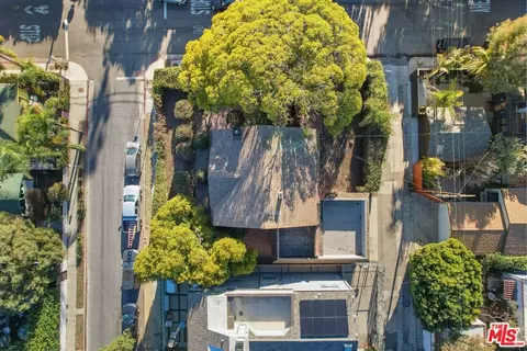 View/Area - 807 Superba Ave, Venice, CA 90291 photo 1 of 2