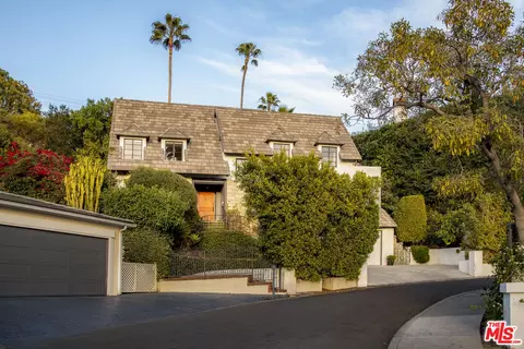 4837 Bonvue Ave, Los Angeles, CA 90027