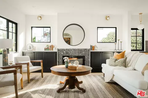 1025 S Tremaine Ave, Los Angeles, CA 90019