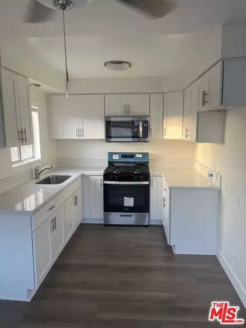 11523 Menlo Ave #A, Hawthorne, CA 90250 photo 2
