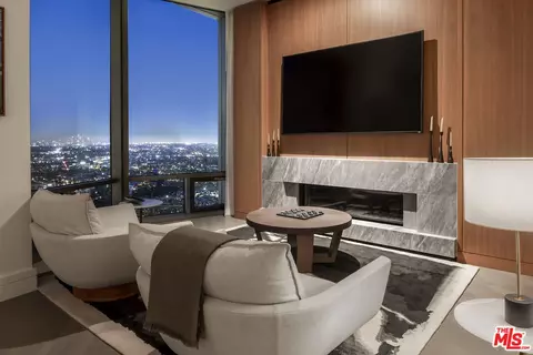 211 Elm Ct #16E, Los Angeles, CA 90067