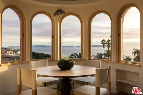 93 Laurel Dr, Rancho Palos Verdes, CA 90275