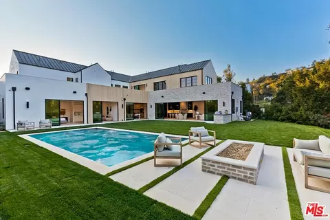 1120 Angelo Dr, Beverly Hills, CA 90210