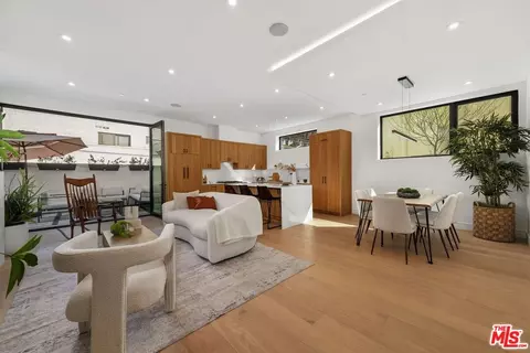 949 10th St #TWO, Santa Monica, CA 90403