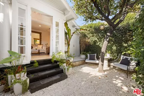 907 Larrabee St, West Hollywood, CA 90069