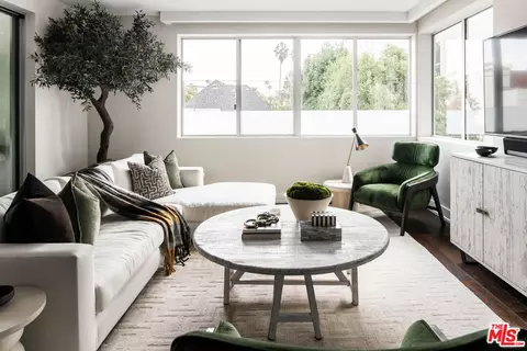 460 N Palm Dr #205, Beverly Hills, CA 90210
