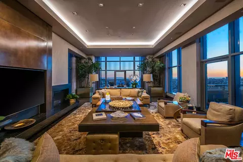 10776 Wilshire Blvd #2302, Los Angeles, CA 90024