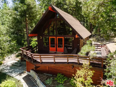 26955 Meadow Glen Dr, Idyllwild, CA 92549
