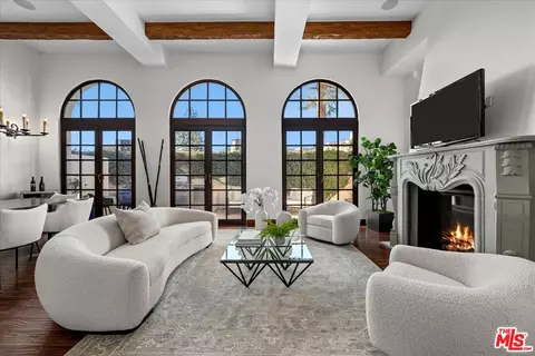 11937 W Sunset Blvd #13, Los Angeles, CA 90049