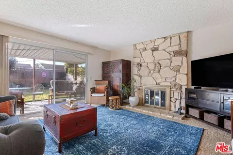 Living - 1100 Elder St, Oxnard, CA 93036 photo 1 of 2