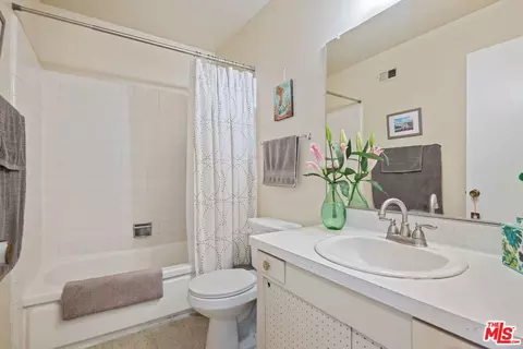 Bath - 1100 Elder St, Oxnard, CA 93036 photo 2 of 2
