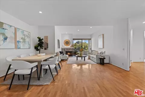 11808 Dorothy St #202, Los Angeles, CA 90049