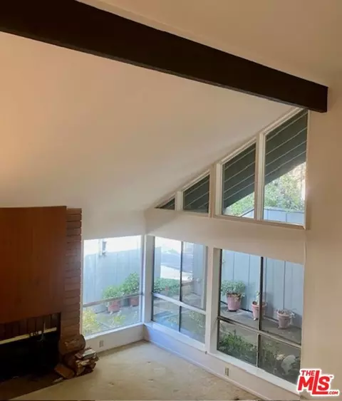 10316 Clusterberry Ct, Los Angeles, CA 90077