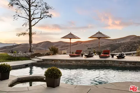 9 Saddlebow Rd, Bell Canyon, CA 91307