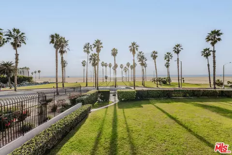 23 Sea Colony Dr, Santa Monica, CA 90405