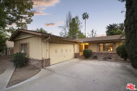 22612 Berdon St, Woodland Hills, CA 91367