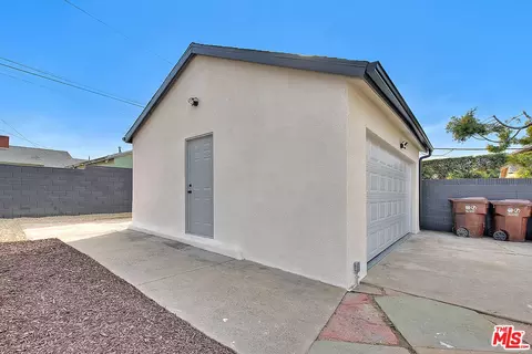 916 S Chester Ave, Compton, CA 90221 photo 27