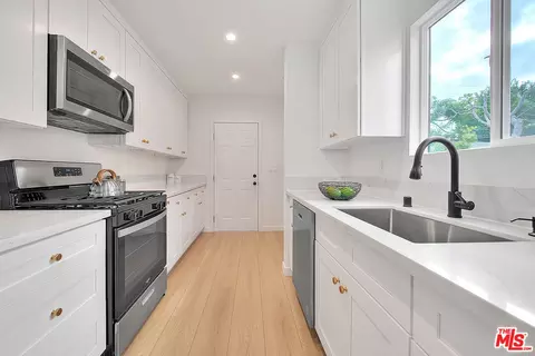916 S Chester Ave, Compton, CA 90221 photo 23