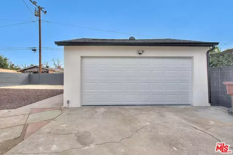 916 S Chester Ave, Compton, CA 90221 photo 32