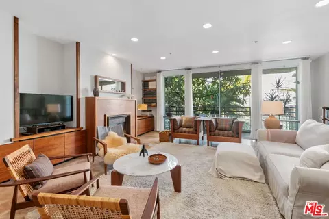 1815 Holmby Ave #102, Los Angeles, CA 90025