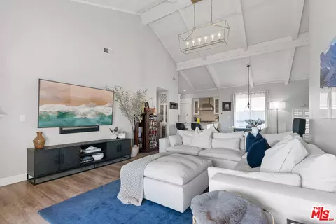 11706 Montana Ave #303, Los Angeles, CA 90049