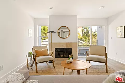 1951 N Beachwood Dr #303, Los Angeles, CA 90068