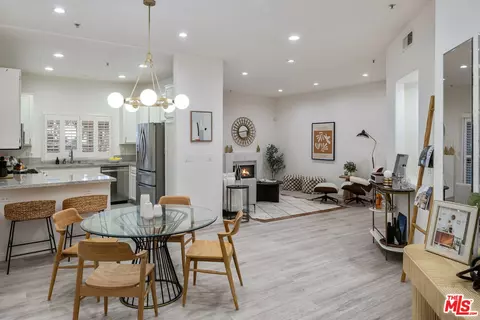 10604 Valley Spring Ln #104, Toluca Lake, CA 91602
