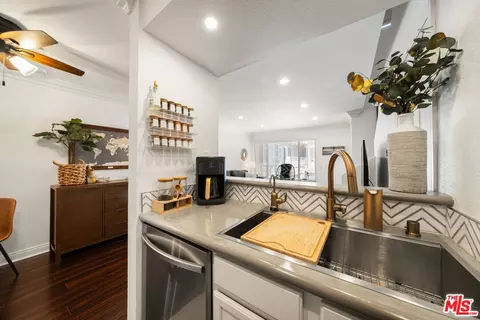 355 N Maple St #224, Burbank, CA 91505 photo 7