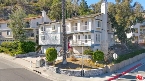 3457 Oakmont View Dr, Glendale, CA 91208