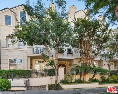 11680 Montana Ave #104, Los Angeles, CA 90049