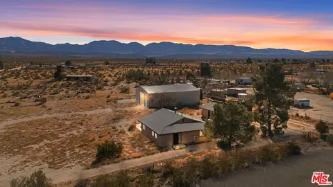 17046 E Avenue T, Llano, CA 93544 photo 2