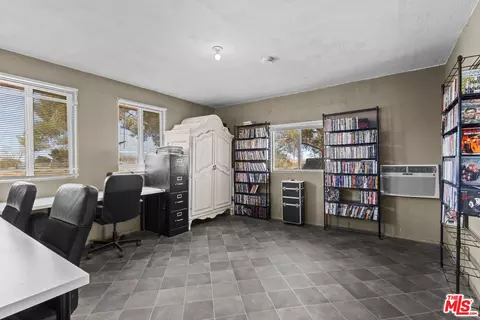 17046 E Avenue T, Llano, CA 93544 photo 7