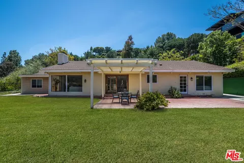2432 Banyan Dr, Los Angeles, CA 90049