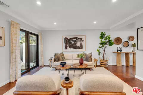 440 S Los Robles Ave #2, Pasadena, CA 91101