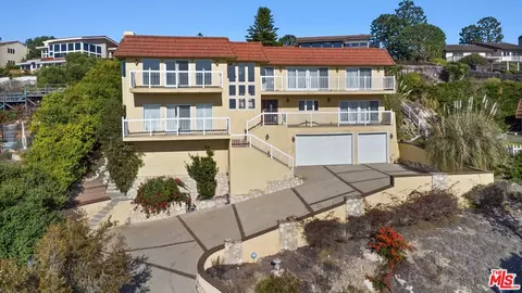 6461 Chartres Dr, Rancho Palos Verdes, CA 90275