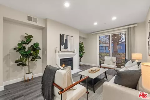 14412 Killion St #103, Sherman Oaks, CA 91401