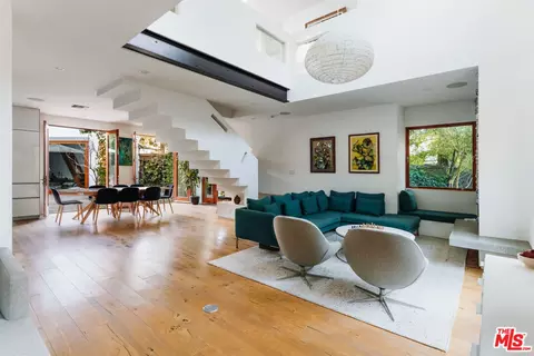 486 E Channel Rd, Santa Monica, CA 90402
