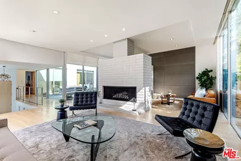 396 N Kenter Ave, Los Angeles, CA 90049