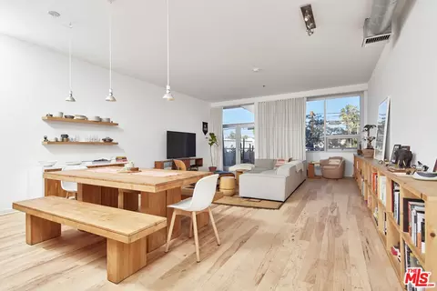 615 Hampton Dr #B201, Venice, CA 90291 photo 2