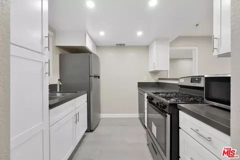 Kitchen - 2309 E 17th St #103, Long Beach, CA 90804 photo 1 of 3